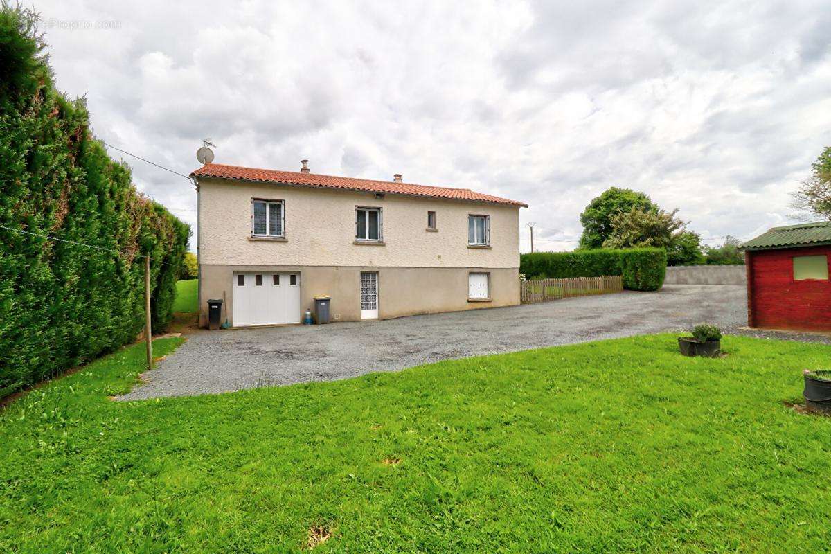 Maison à MAZIERES-EN-GATINE