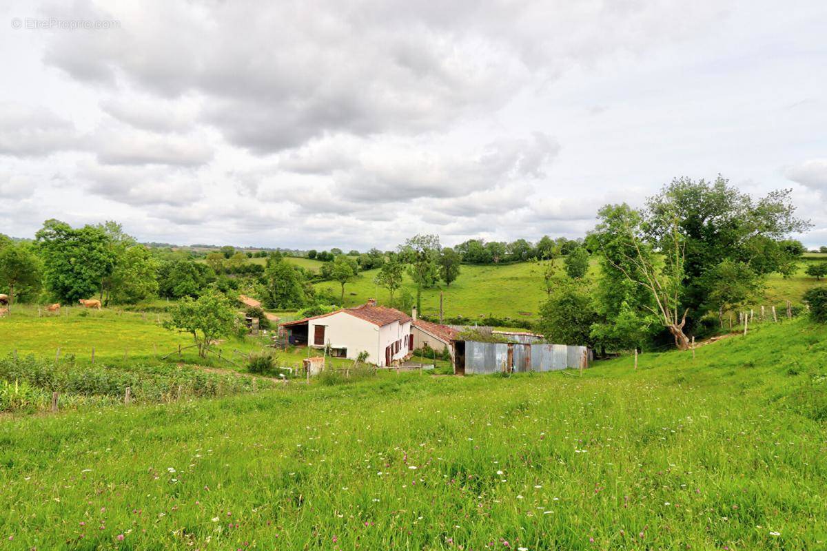 Maison à LA CHAPELLE-THIREUIL