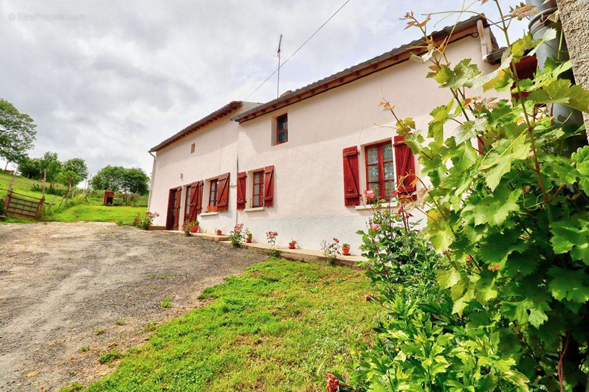 Maison à LA CHAPELLE-THIREUIL