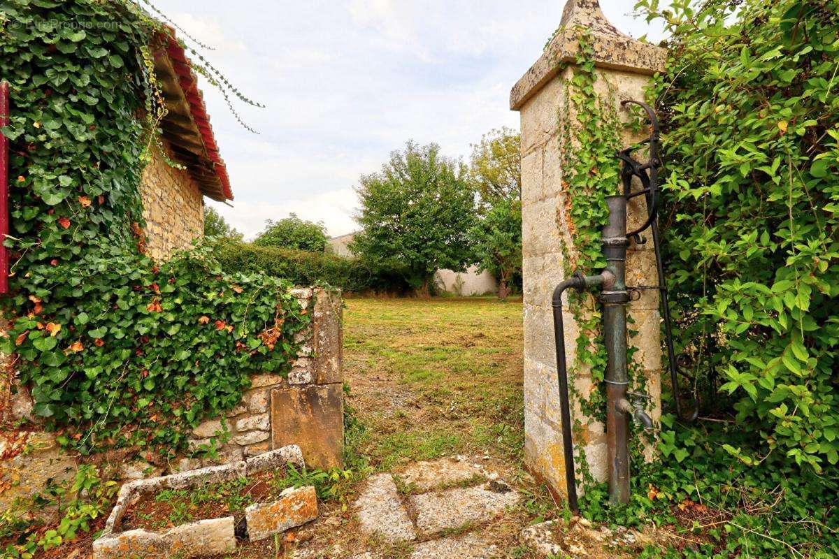 Maison à SURIN