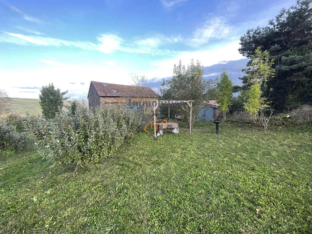 Maison à LAVAL-ROQUECEZIERE