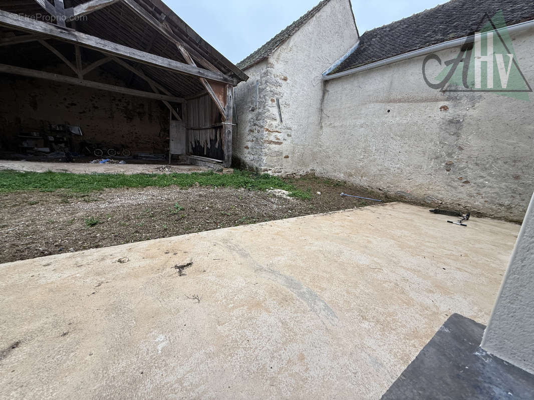 Maison à FONTAINE-MACON