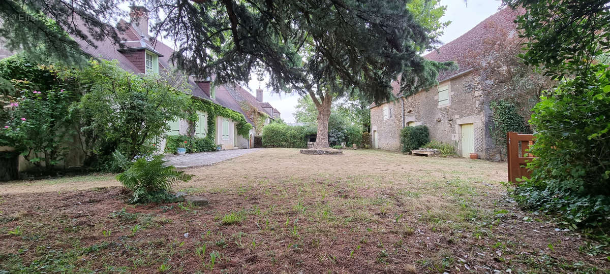 Maison à CORVOL-D&#039;EMBERNARD