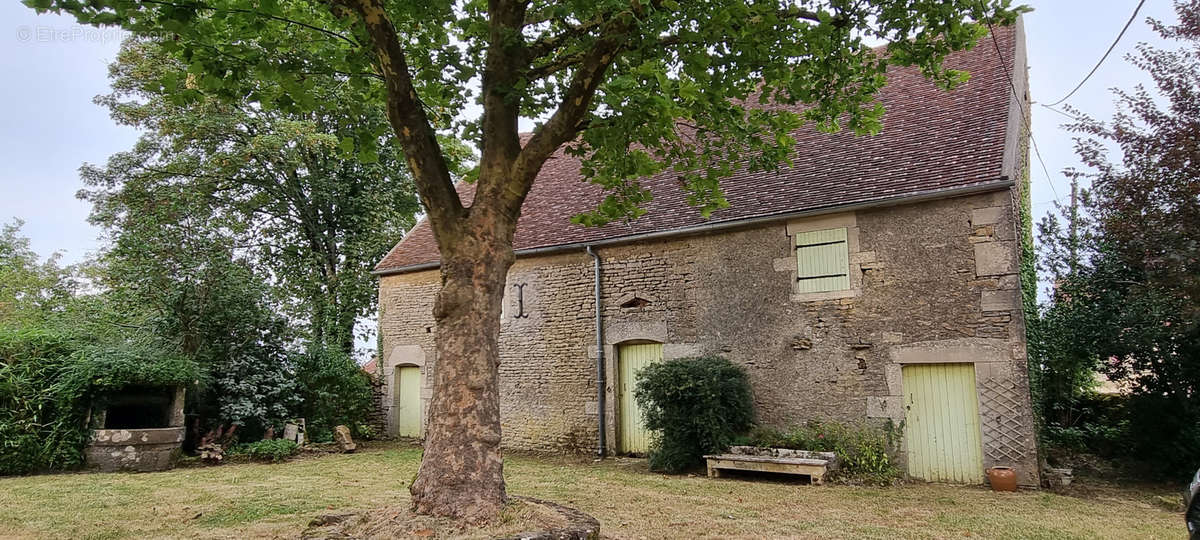 Maison à CORVOL-D&#039;EMBERNARD