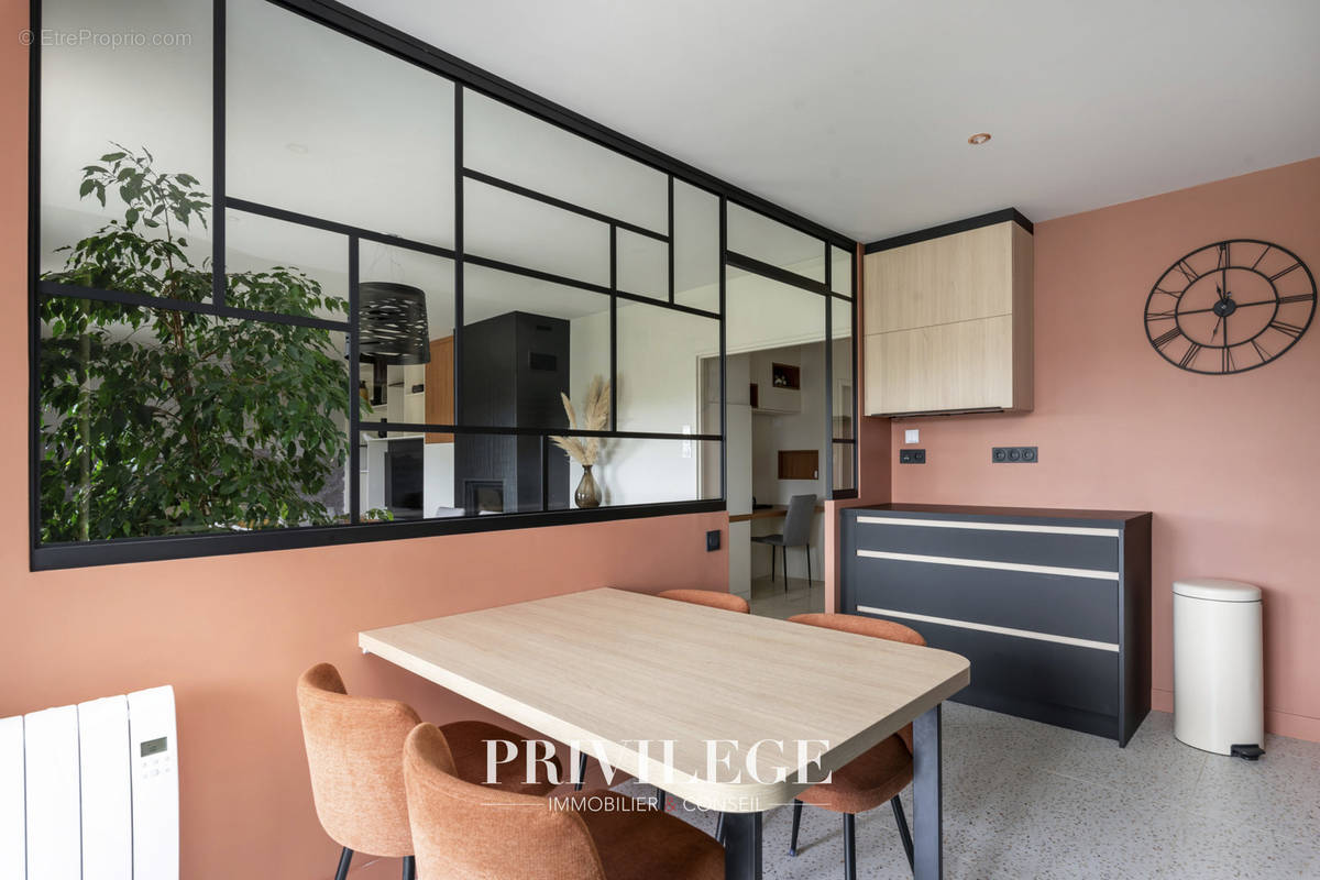 Appartement à CHARBONNIERES-LES-BAINS