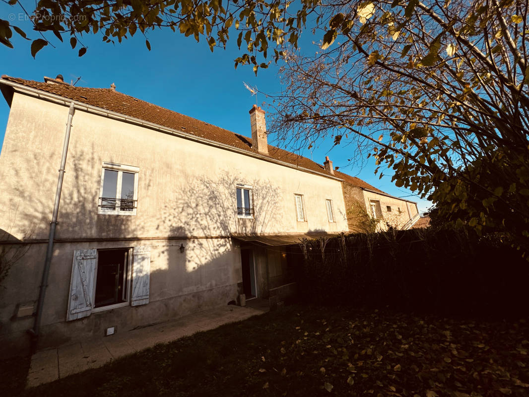 Maison à AVALLON