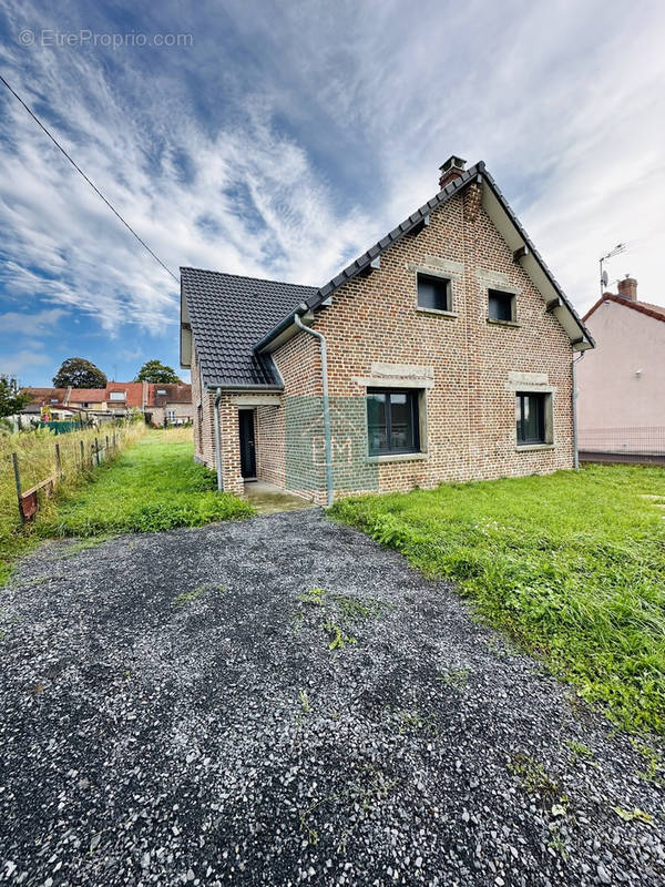 Maison à CLERY-SUR-SOMME