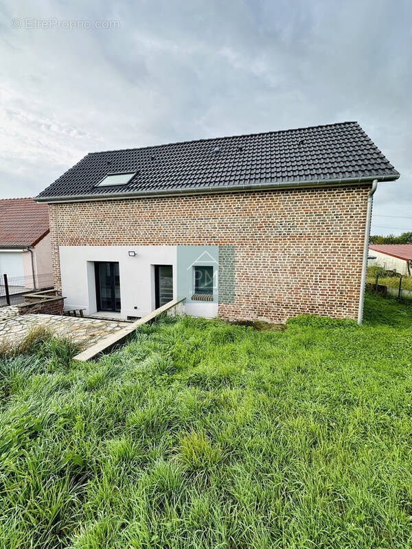 Maison à CLERY-SUR-SOMME