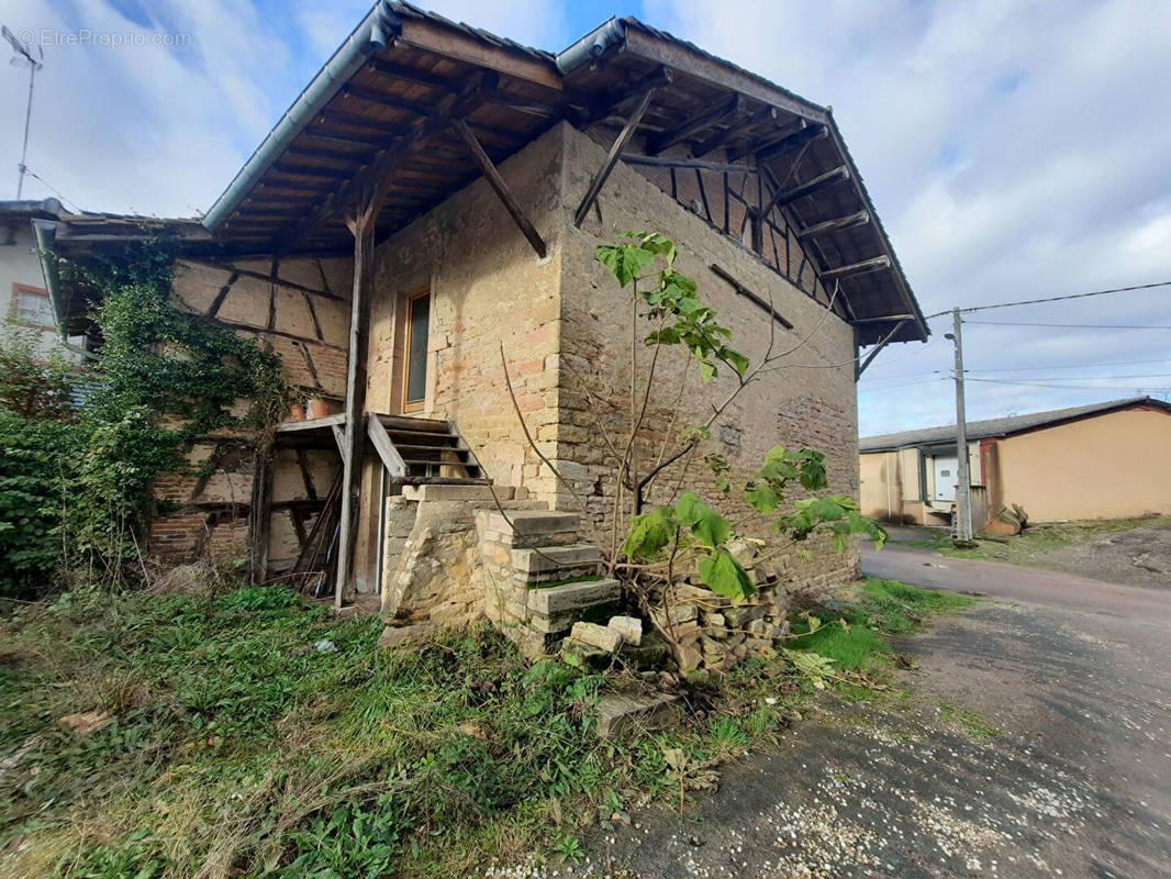 Maison à SAINT-TRIVIER-DE-COURTES