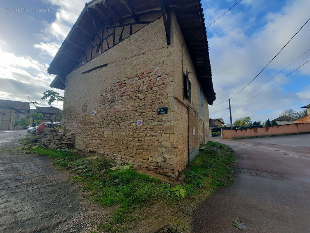 Maison à SAINT-TRIVIER-DE-COURTES