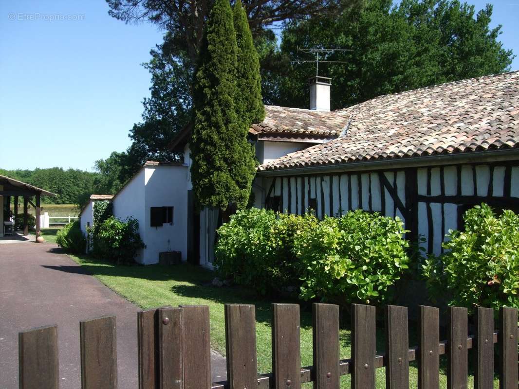 Maison à COUTRAS