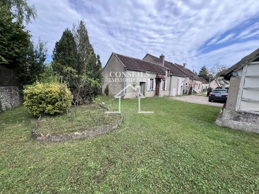 Maison à VILLENEUVE-SUR-YONNE