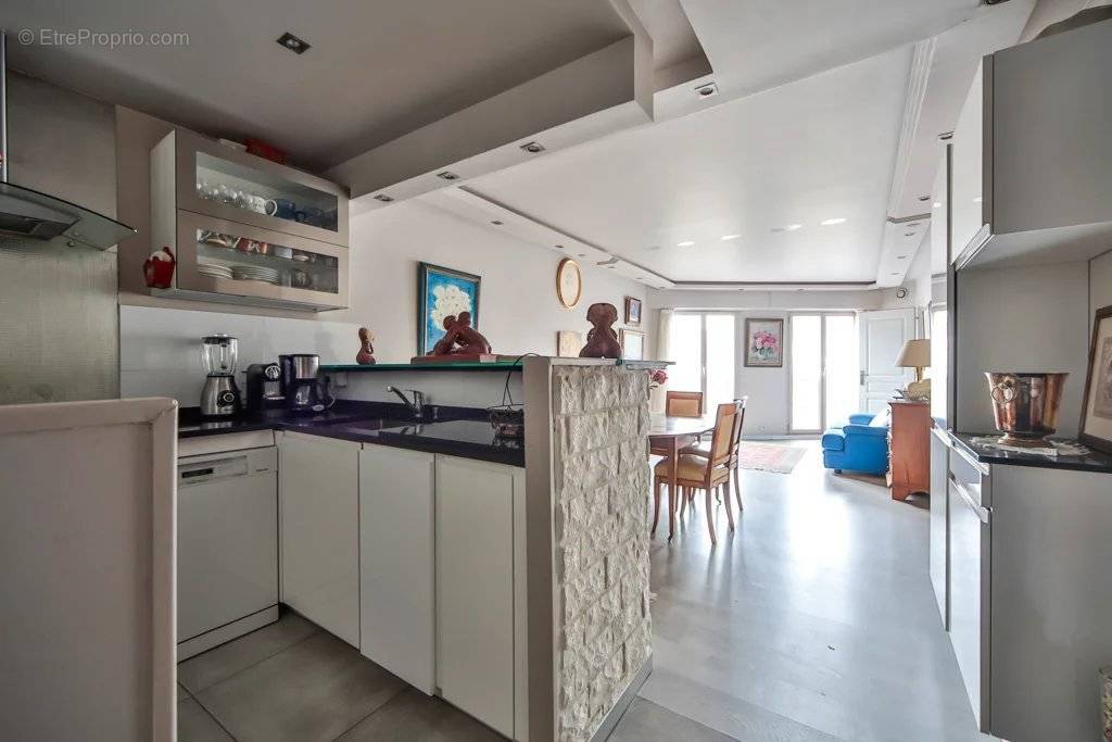 Appartement à PARIS-17E