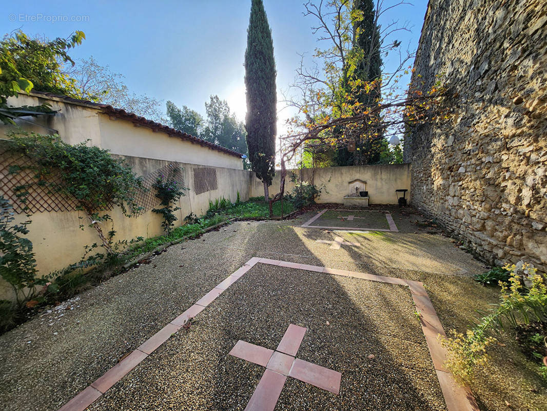 Maison à CHATEAUNEUF-DE-GADAGNE