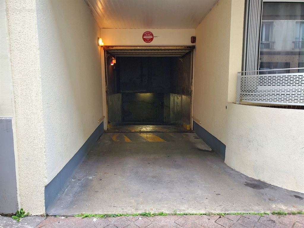 Parking à PARIS-15E