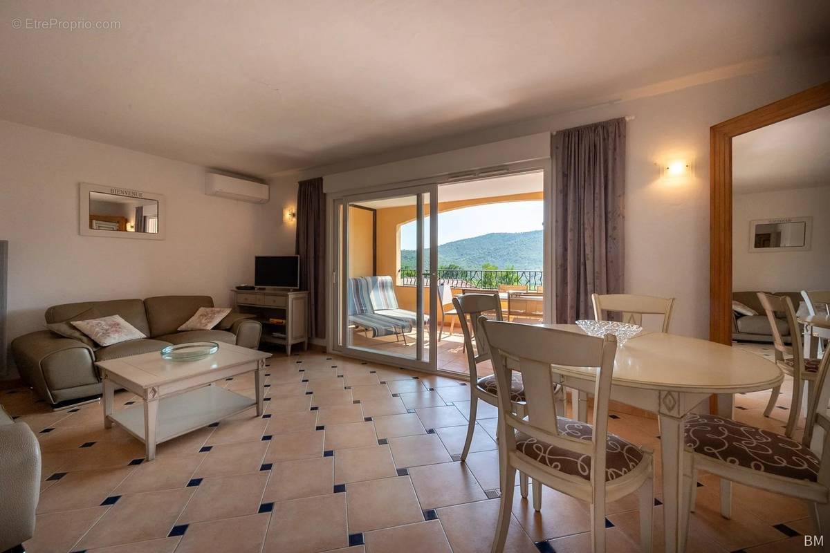 Appartement à ROQUEBRUNE-SUR-ARGENS