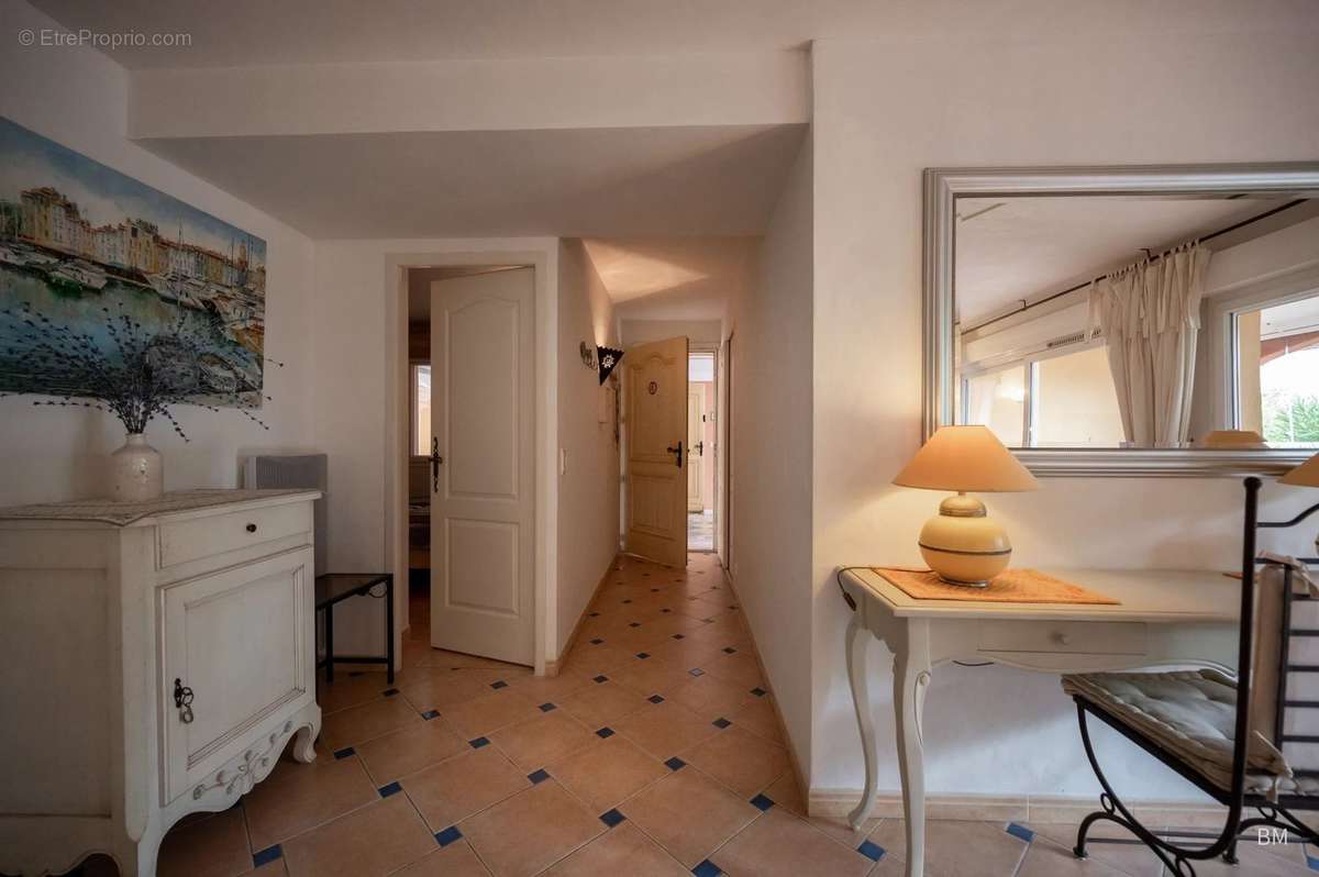 Appartement à ROQUEBRUNE-SUR-ARGENS