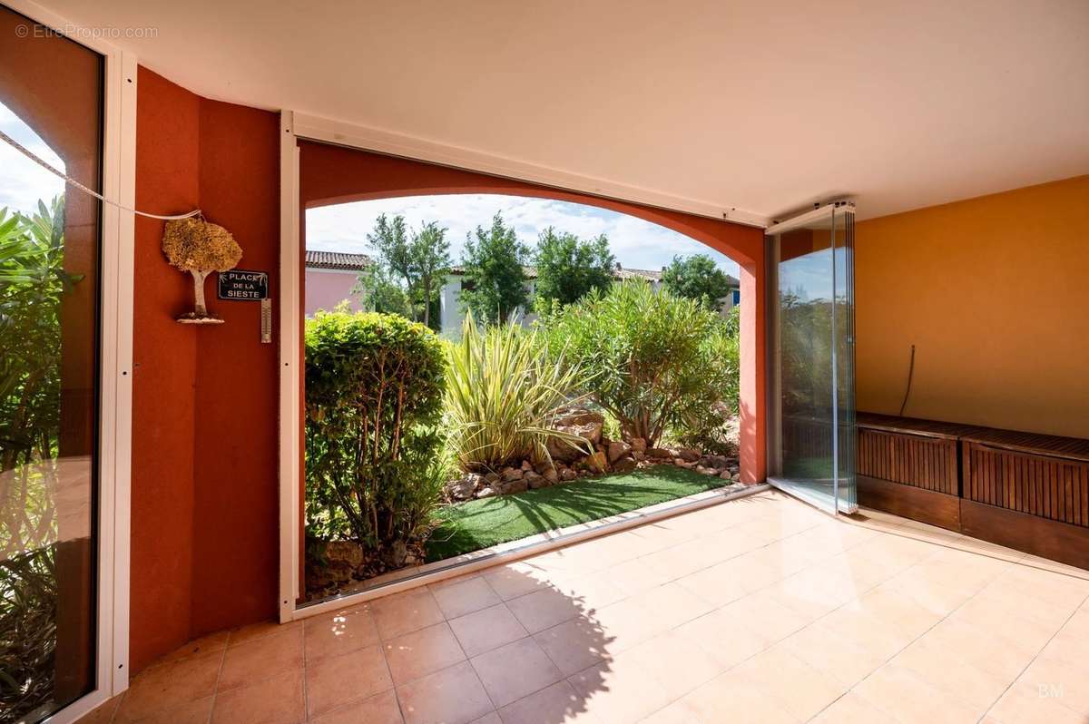 Appartement à ROQUEBRUNE-SUR-ARGENS