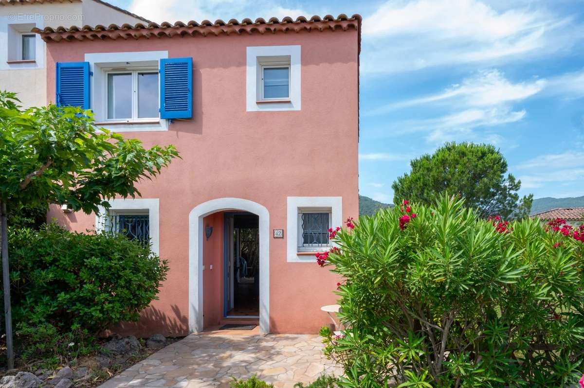 Maison à ROQUEBRUNE-SUR-ARGENS