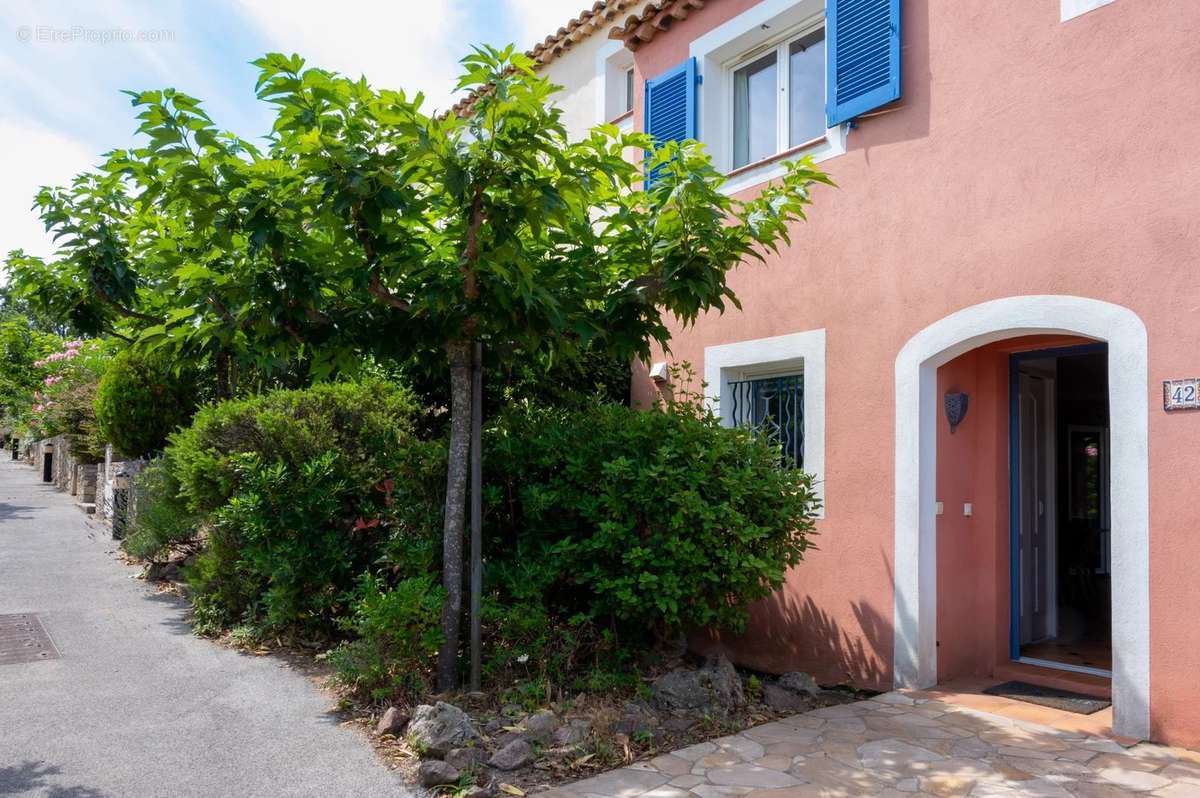 Maison à ROQUEBRUNE-SUR-ARGENS