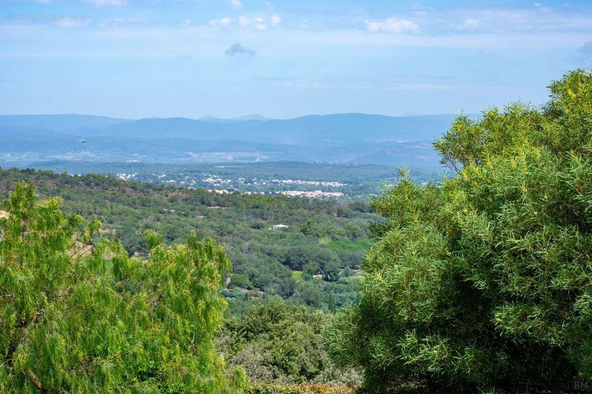 Maison à ROQUEBRUNE-SUR-ARGENS