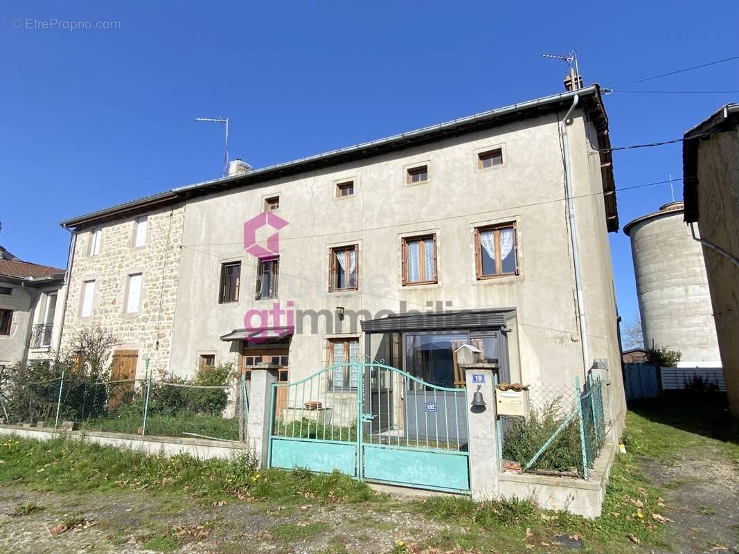 Maison à SAINT-PIERRE-DU-CHAMP