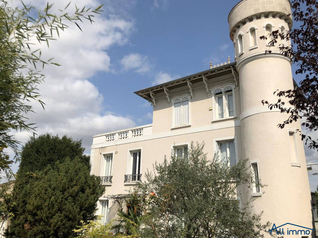 Maison à LE PERREUX-SUR-MARNE