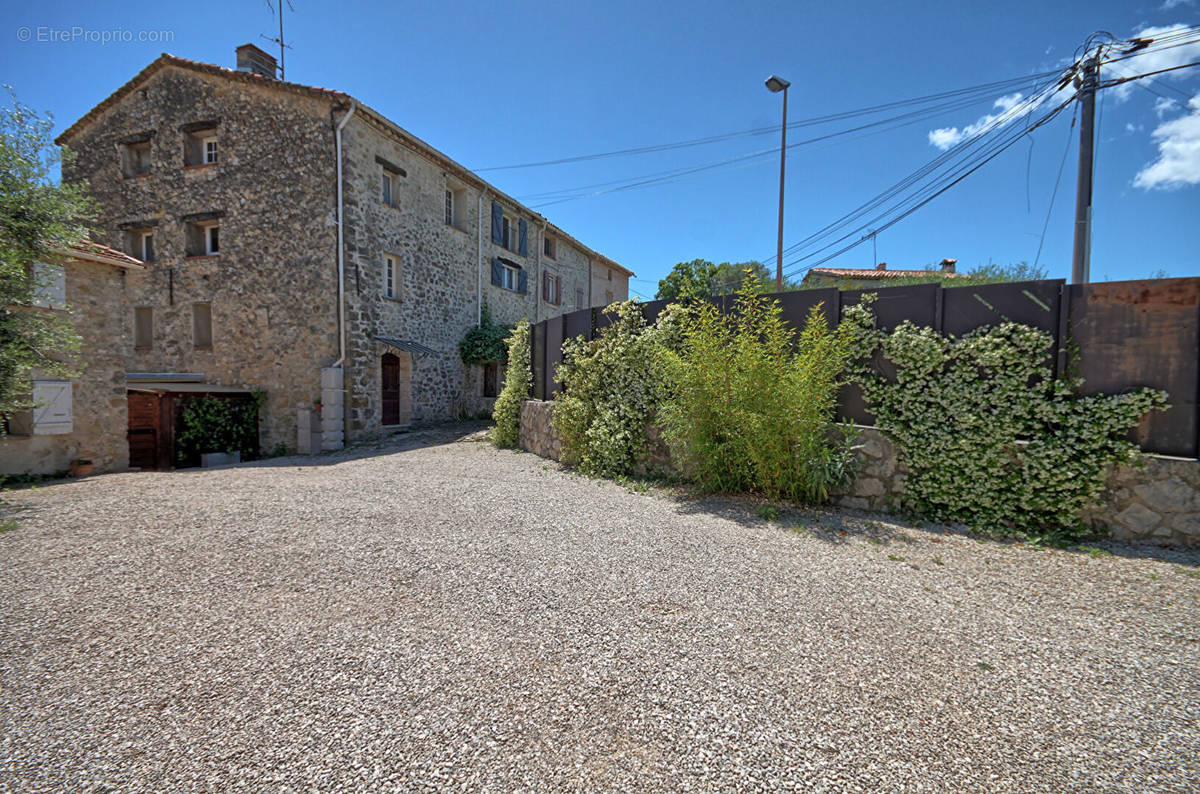 Appartement à LE ROURET