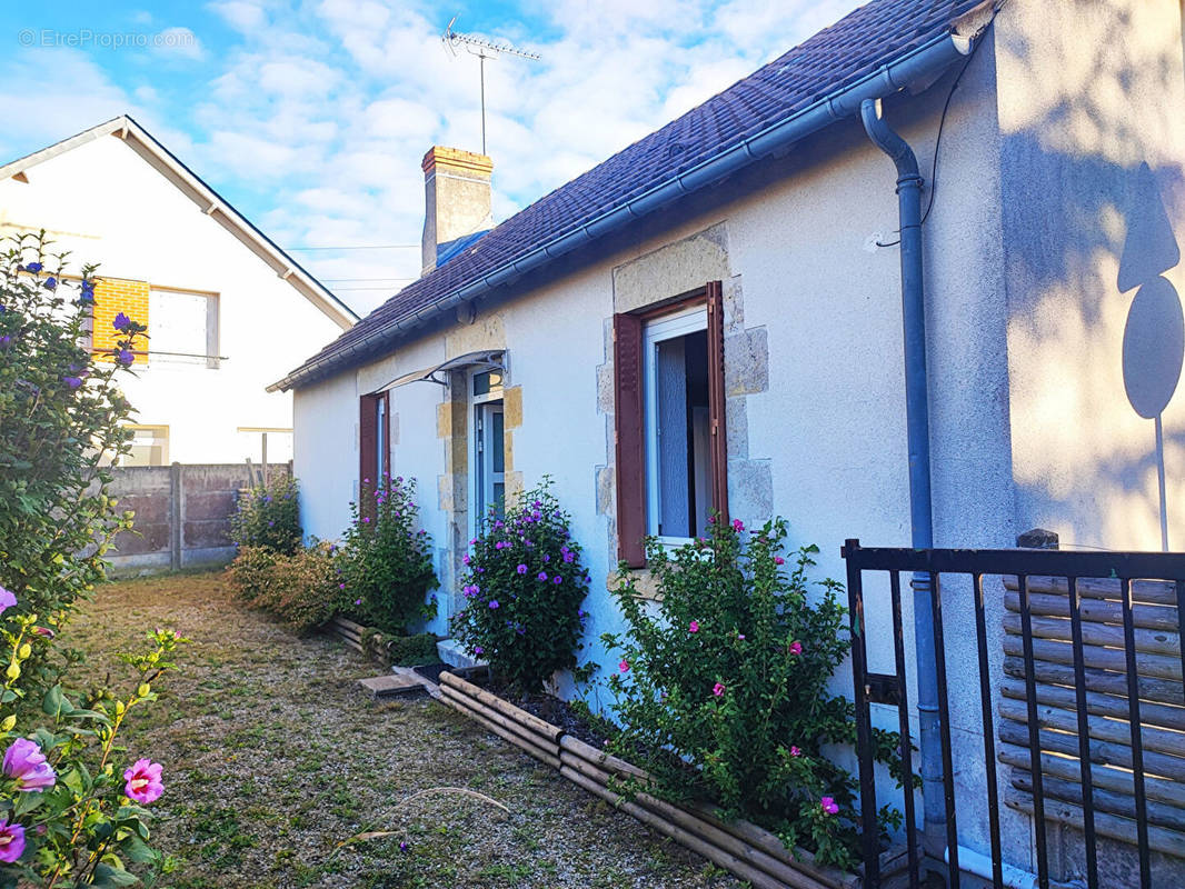 Maison à SAINT-JEAN-DE-BRAYE