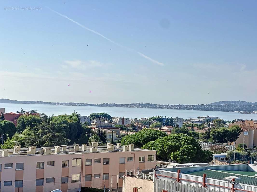 Appartement à SAINT-LAURENT-DU-VAR