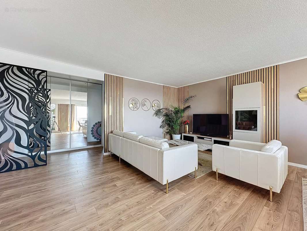 Appartement à SAINT-LAURENT-DU-VAR