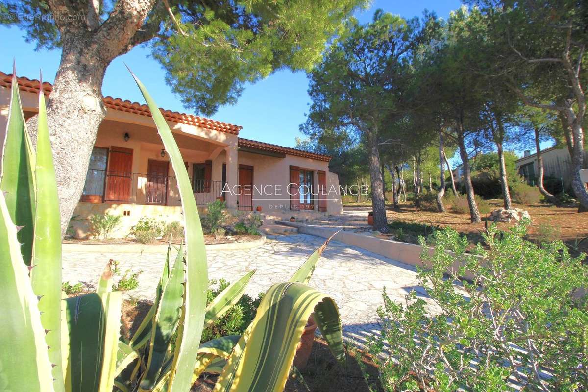 Maison à SAINT-CYR-SUR-MER