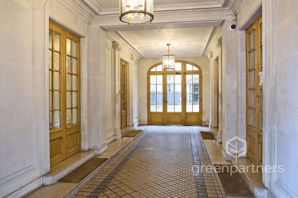 Appartement à PARIS-16E