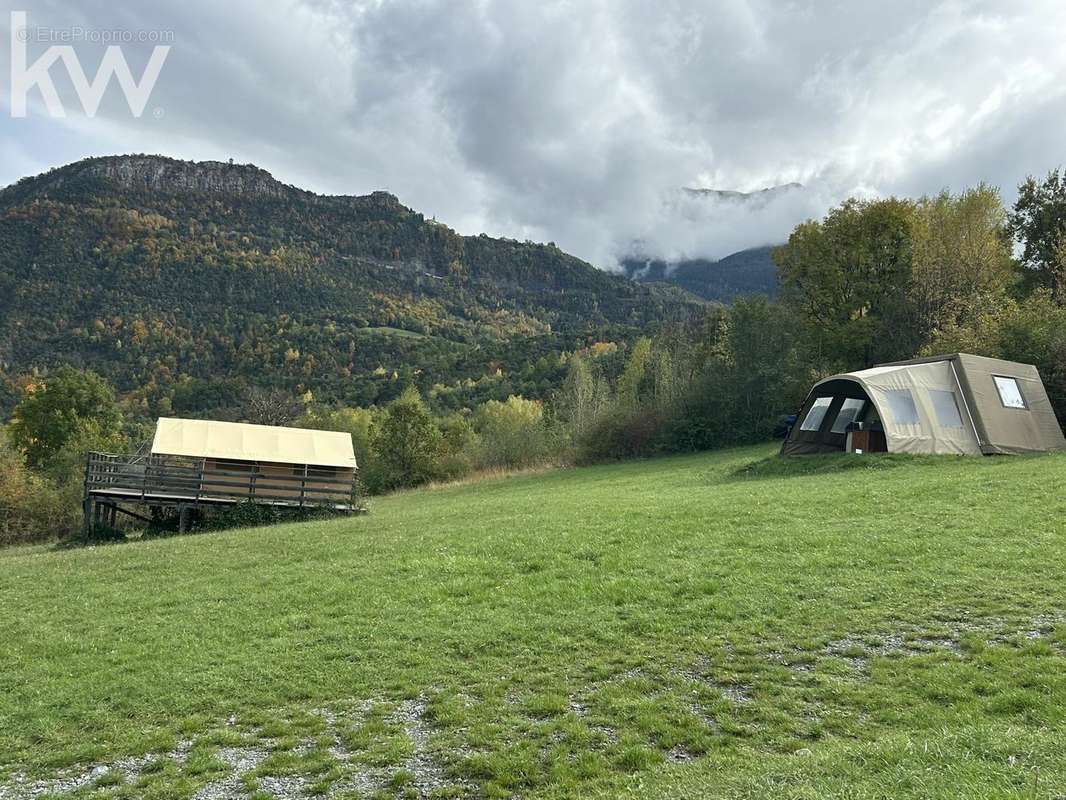 Commerce à LE LAUZET-UBAYE