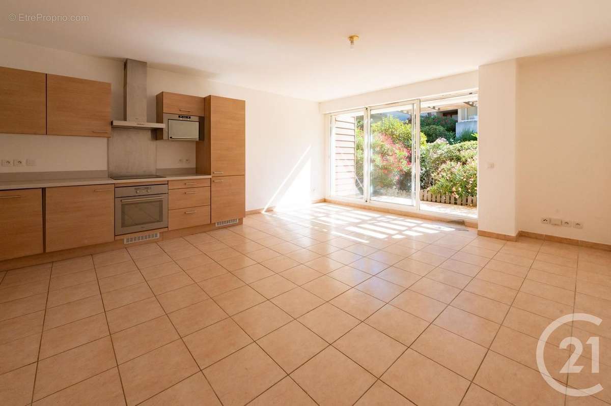 Appartement à HYERES