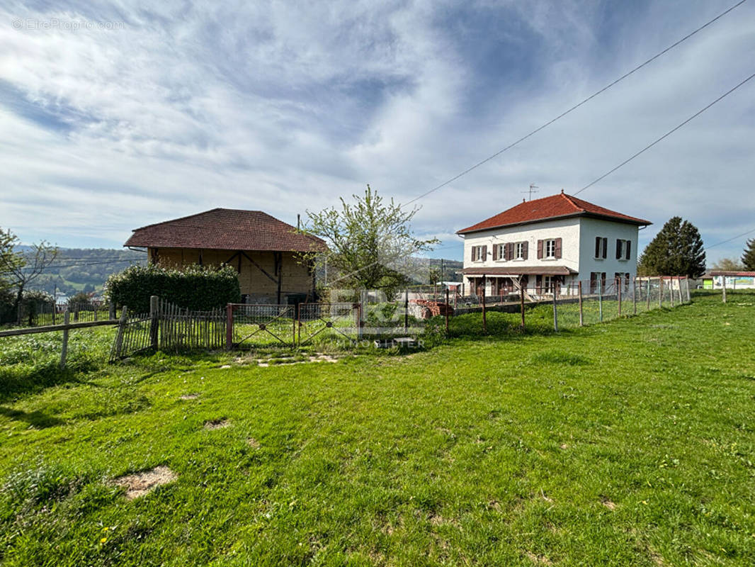 Maison à MONTFERRAT