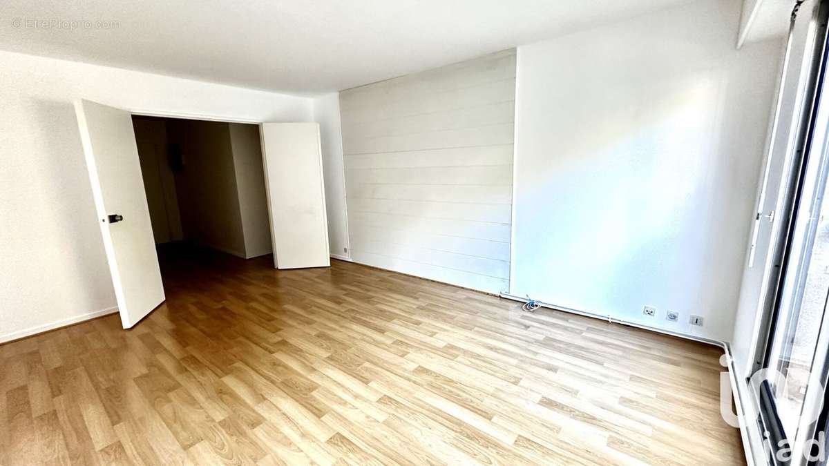 Photo 2 - Appartement à COURBEVOIE