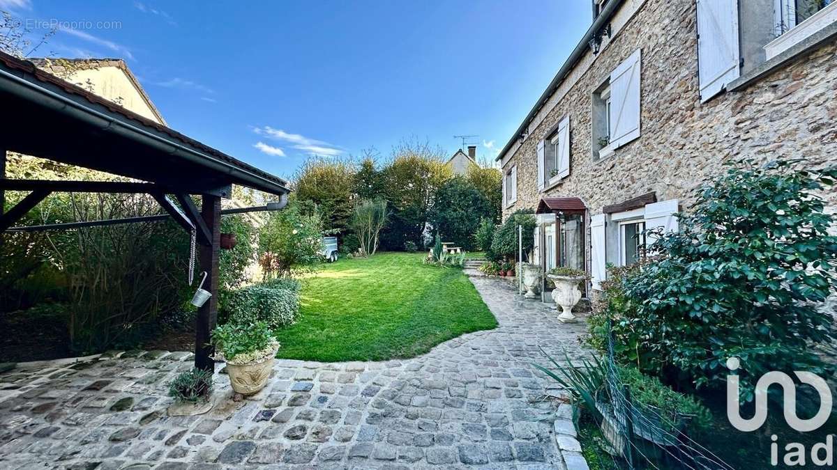 Photo 2 - Maison à CRECY-LA-CHAPELLE