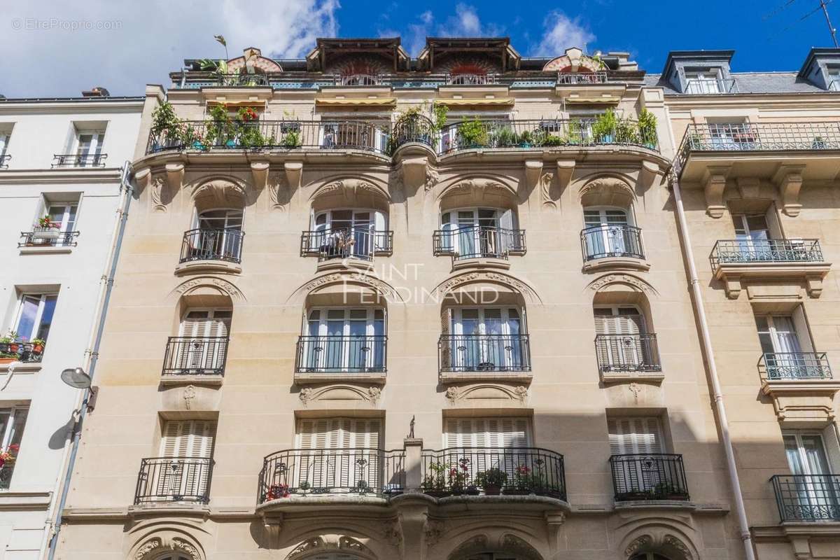 Appartement à PARIS-16E