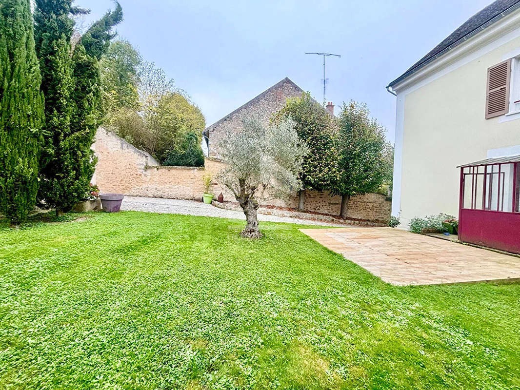 Maison à LE MEE-SUR-SEINE