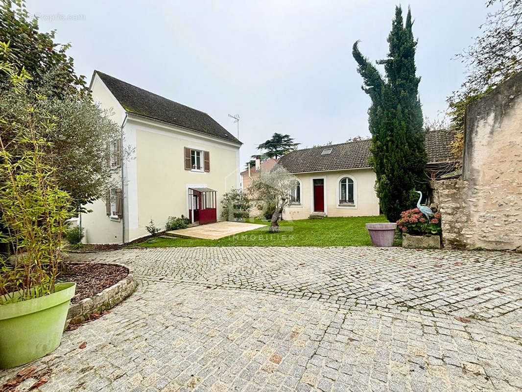 Maison à LE MEE-SUR-SEINE