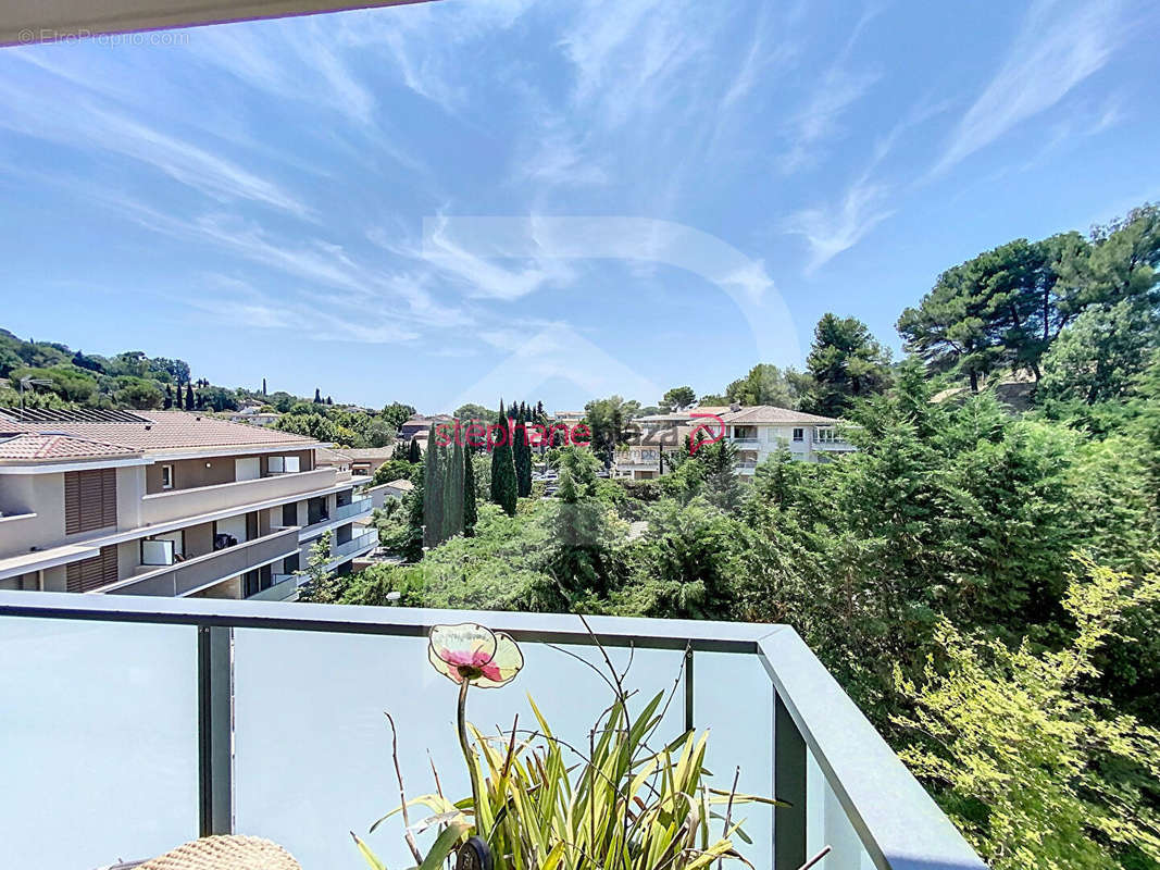 Appartement à MOUGINS