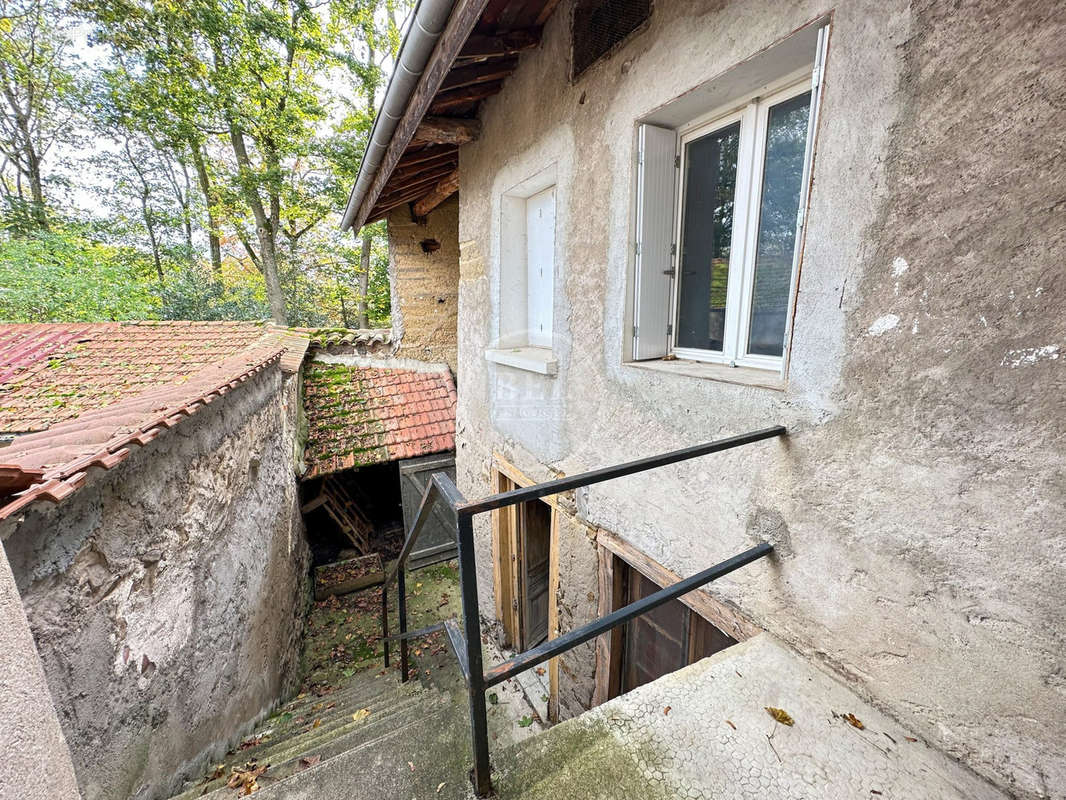 Maison à CHAZELLES-SUR-LYON