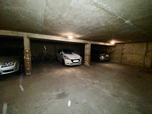 Parking à PARIS-15E