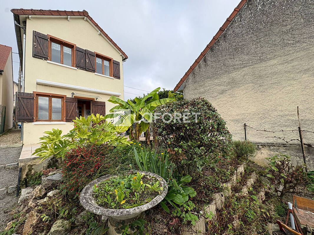 Maison à JUZIERS