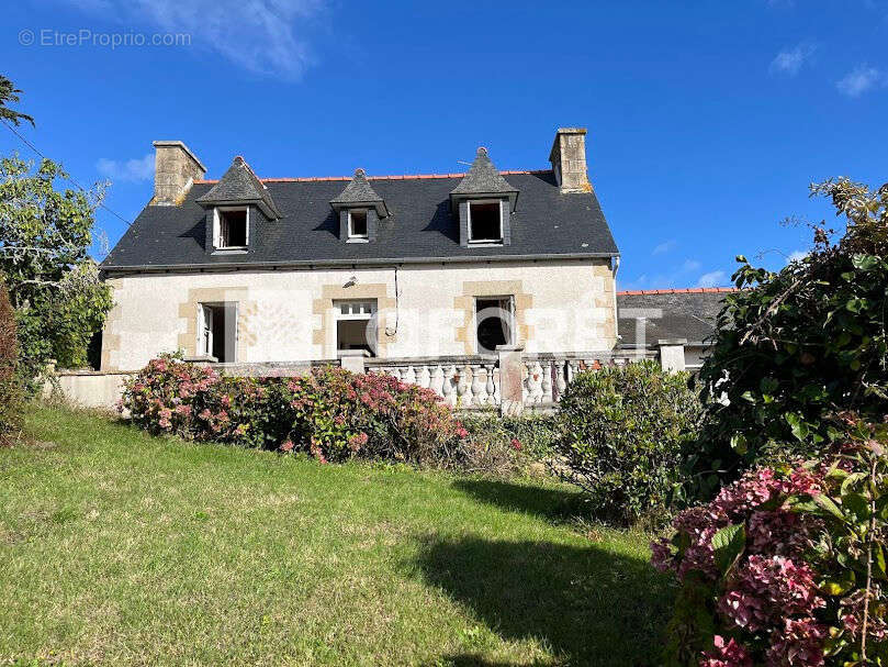 Maison à PLOUGRESCANT