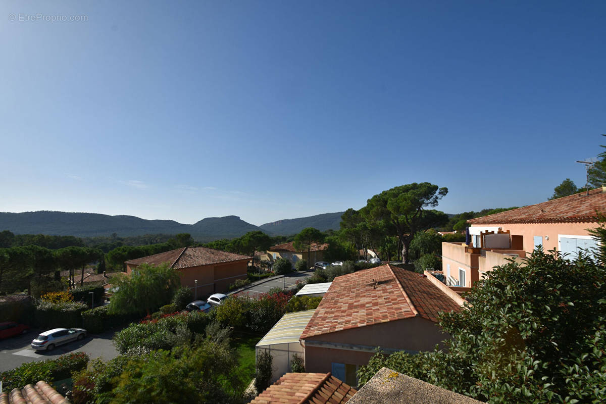 Appartement à BAGNOLS-EN-FORET