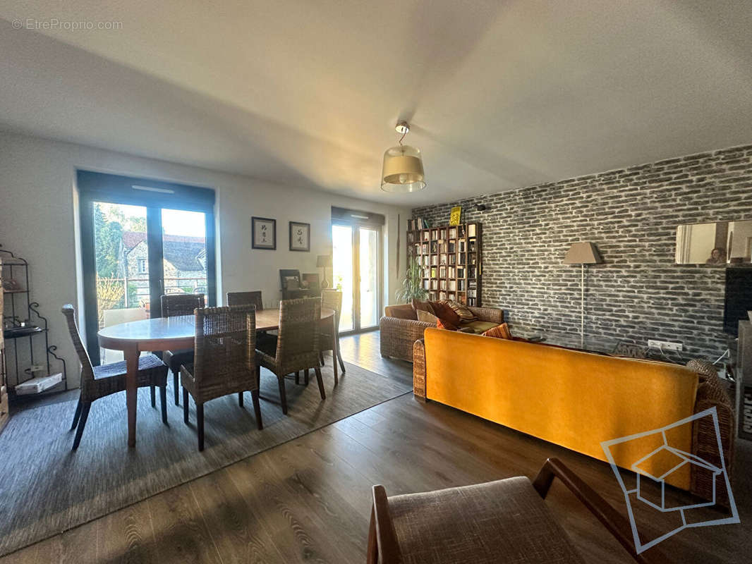 Appartement à MAGNY-LES-HAMEAUX