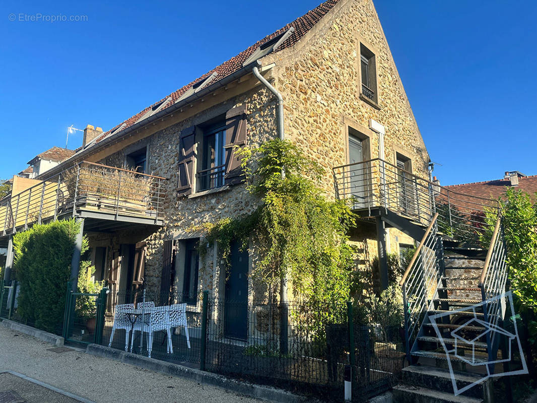 Appartement à MAGNY-LES-HAMEAUX