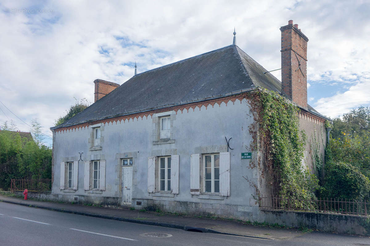 Maison à LES BORDES